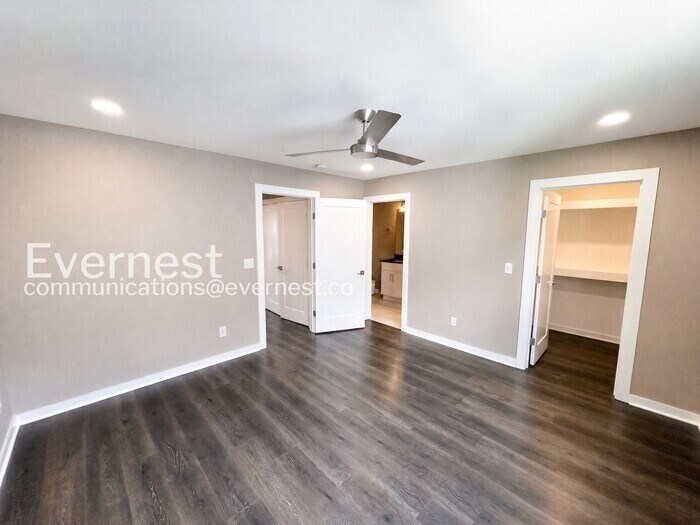 Building Photo - 303 Jeffries Wy