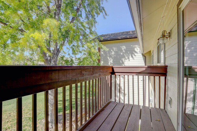 Building Photo - Penthouse level condo with views of canal and trail!