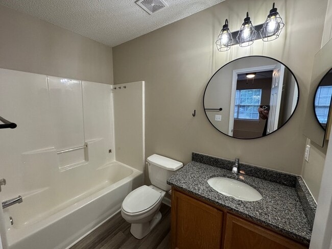 Building Photo - 10165 Forest Landing Dr