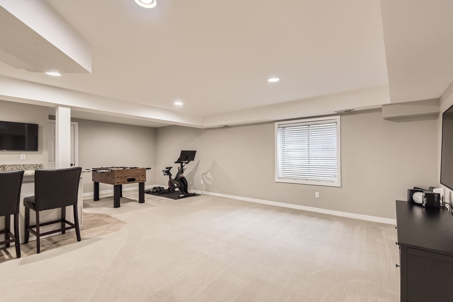 Building Photo - 9451 S Crestmore Way