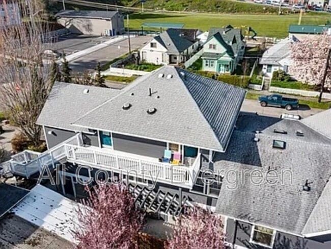 Building Photo - 1015 9th St