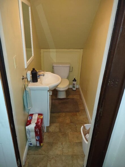 Building Photo - 33 Highland Ave