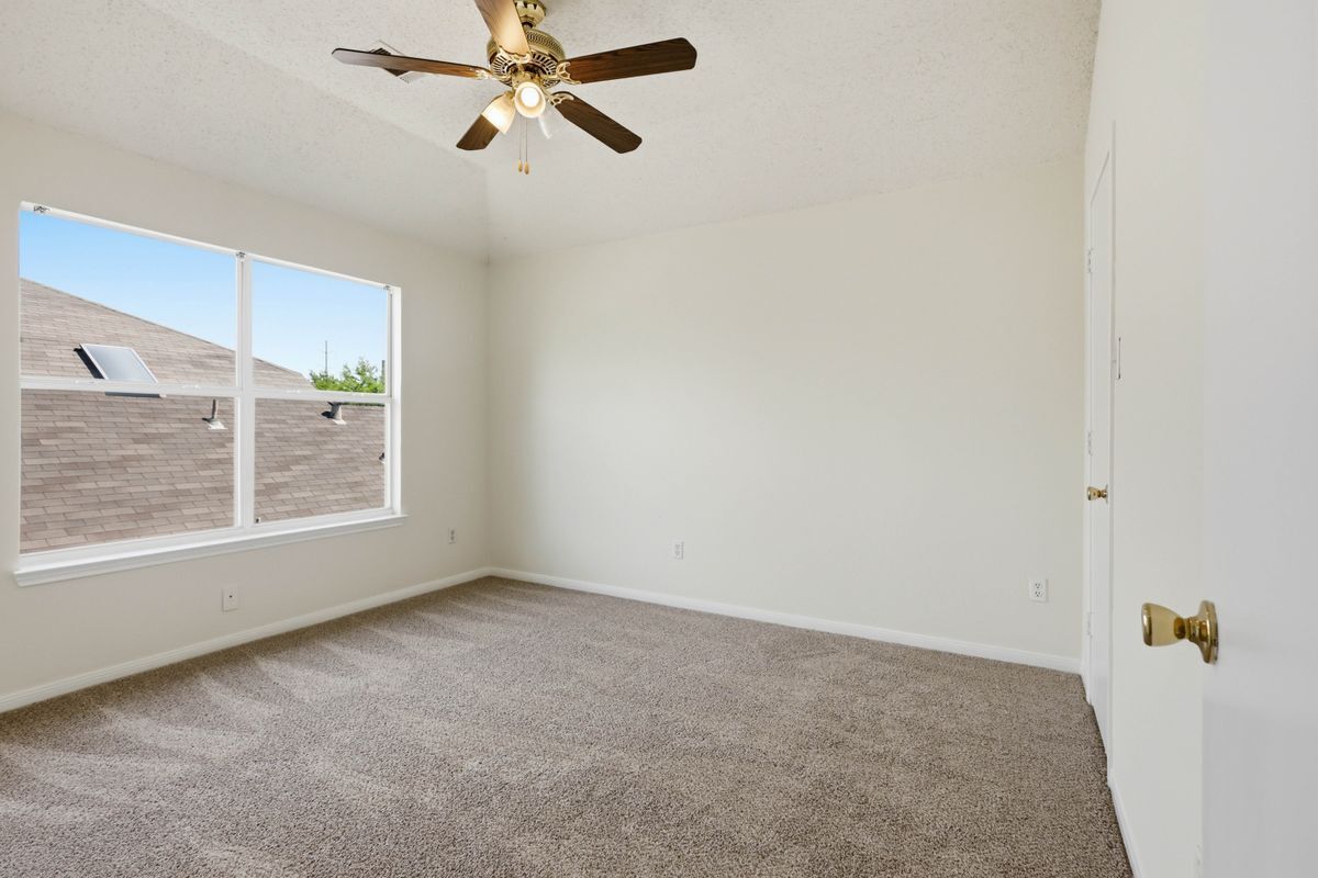 Building Photo - 2082 Sailmaker Ct