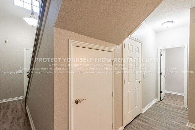 Building Photo - 758 W Breeze Cove