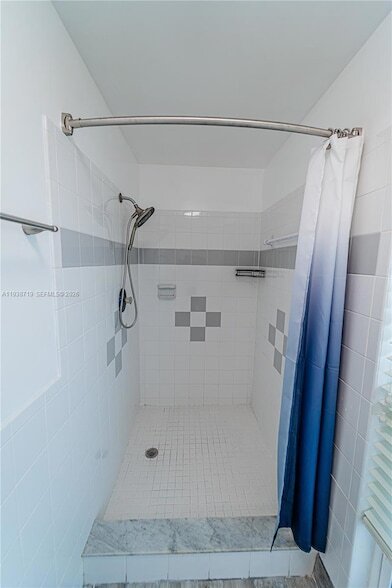 Building Photo - 8107 NW 74th Ave