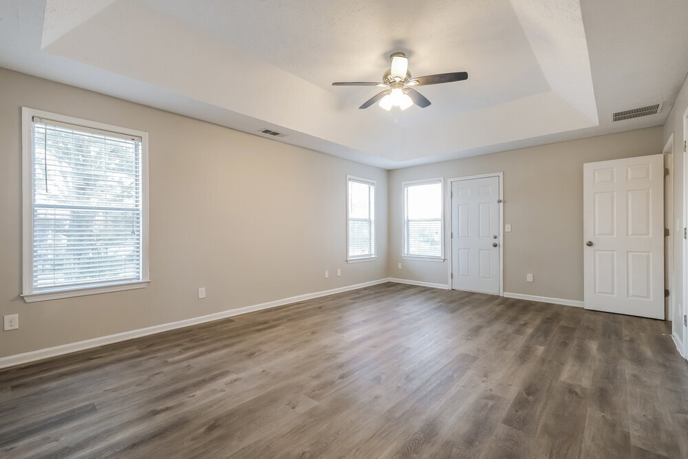 Building Photo - 8079 Clearview Cir