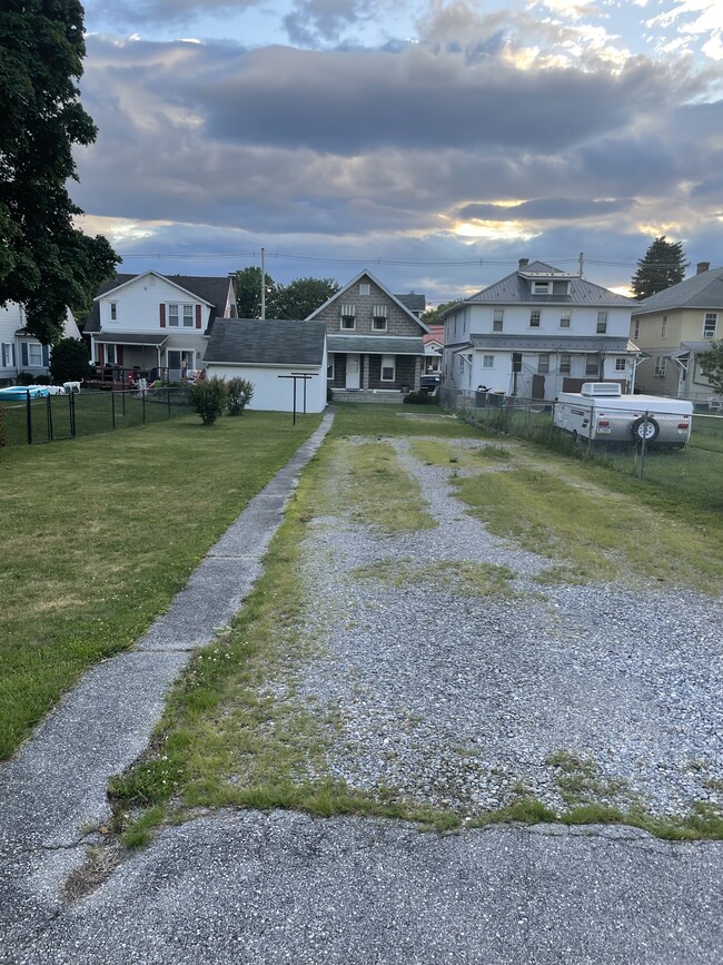 Back porch, garage & large partially fenced-in yard - 452 S 4th St