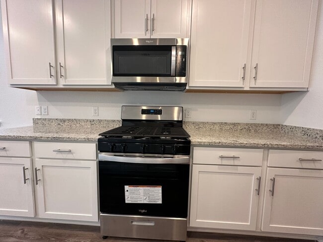 Building Photo - For Lease | 4 Bed, 2.5 Bath | 2,472 Sq Ft ...