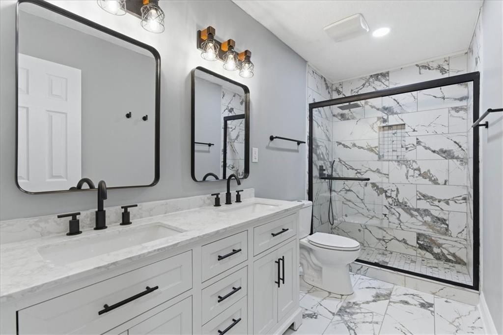 Building Photo - 2696 Greentree Dr SE