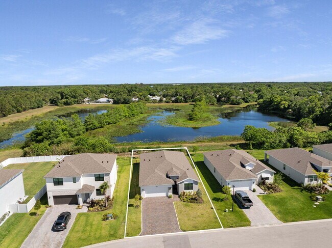 Building Photo - 5892 SE Sky Blue Cir