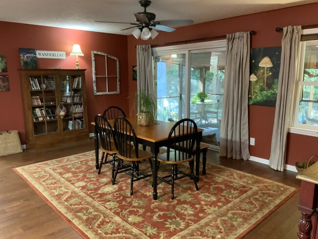 Dining Area & door to Screened Porch - 123 Nob Hill Rd