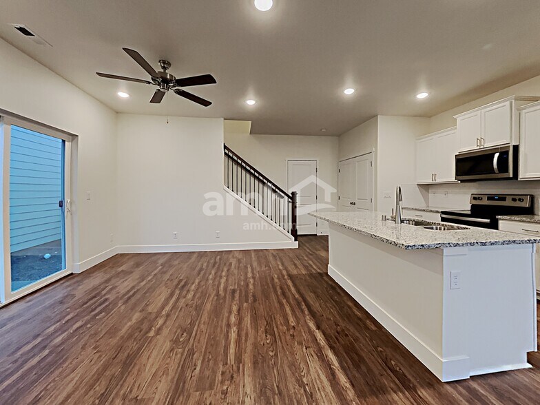Building Photo - 33013 Lookout Ln