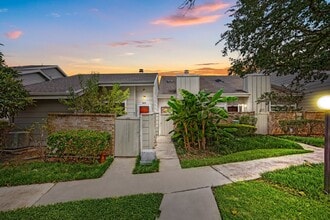 Building Photo - 7092 Greenway Chase St