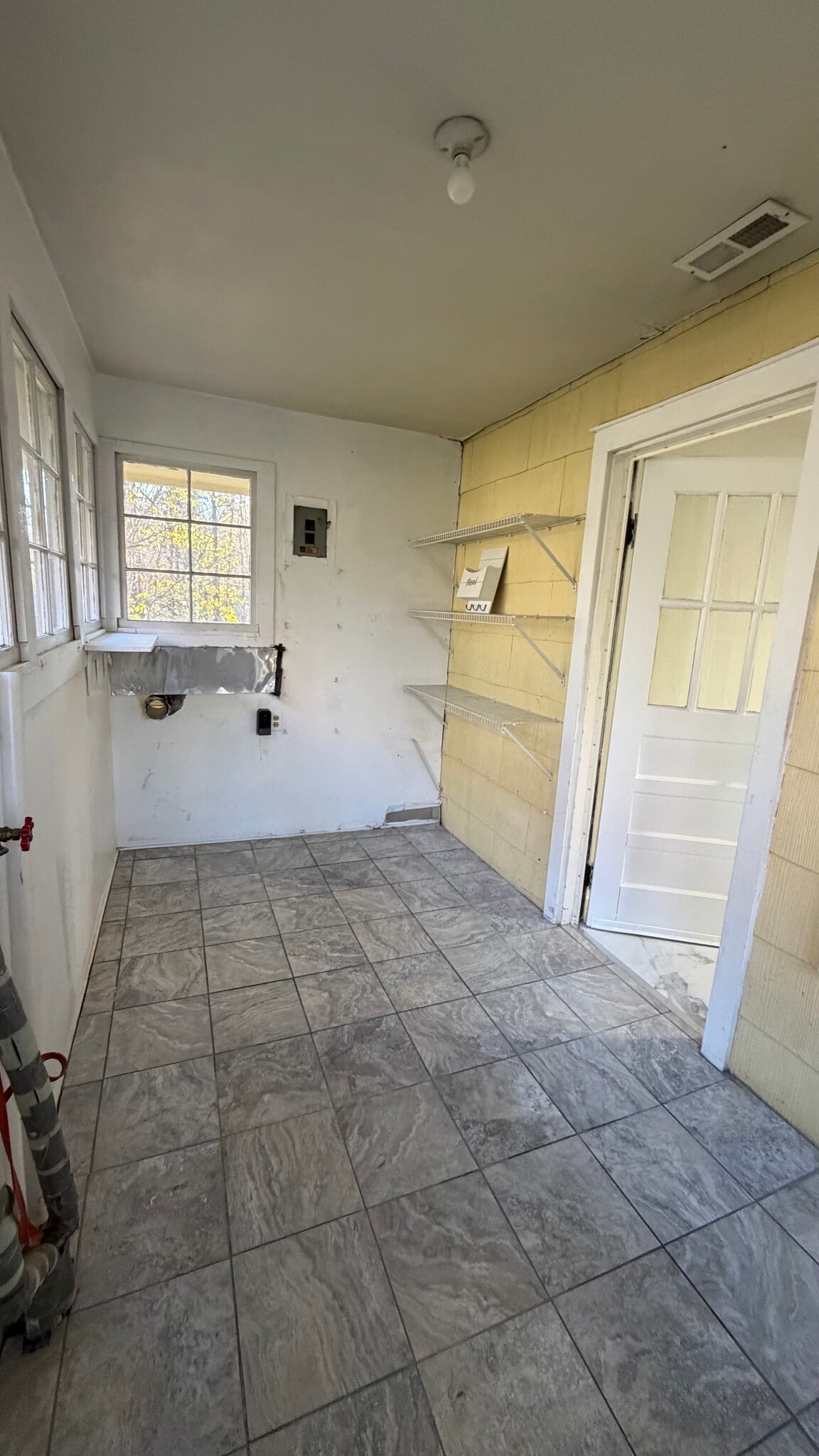 Building Photo - 10074 Central Dr