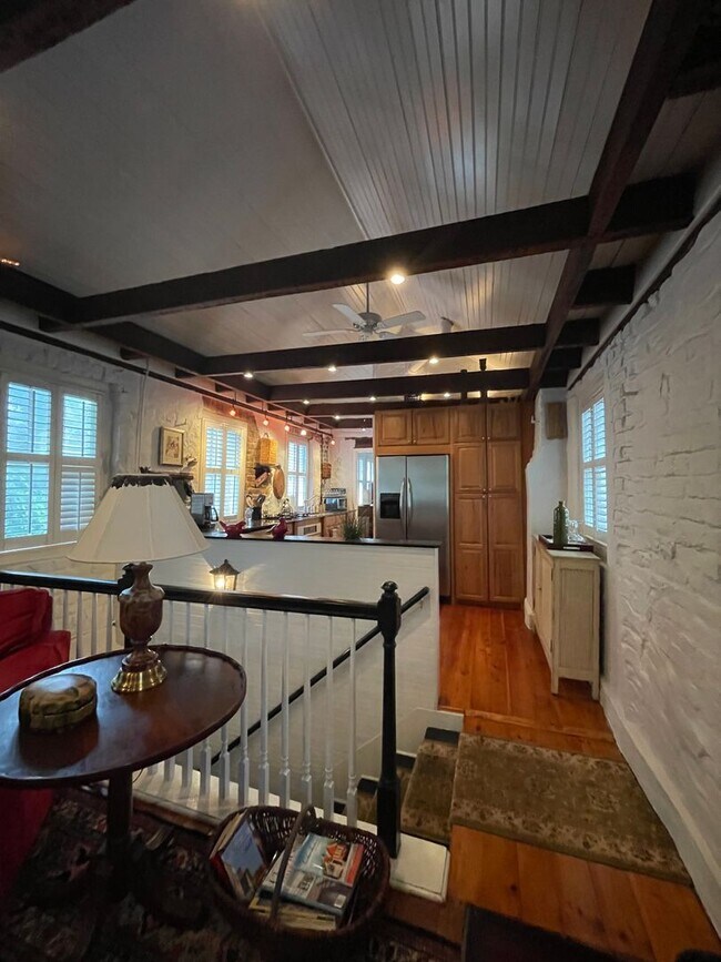 Building Photo - Charming fully furnished one bedroom condo in Ansonborough