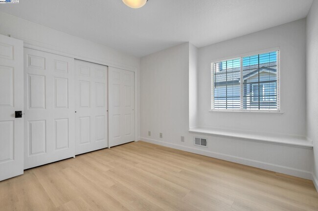 Building Photo - 125 Chestnut Ave