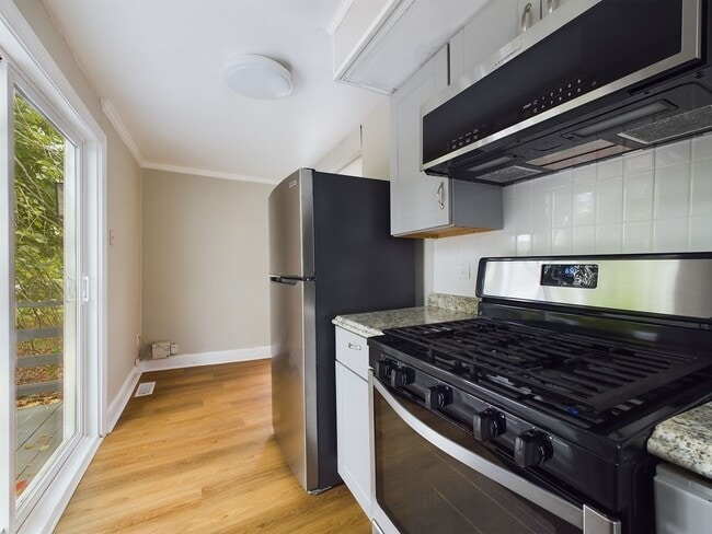 Building Photo - 416 Milton St