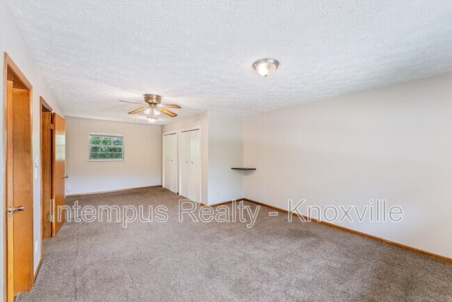 Building Photo - 8738 Gleason Dr