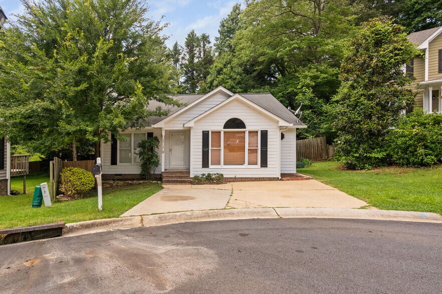 Building Photo - 2912 Enson Pl