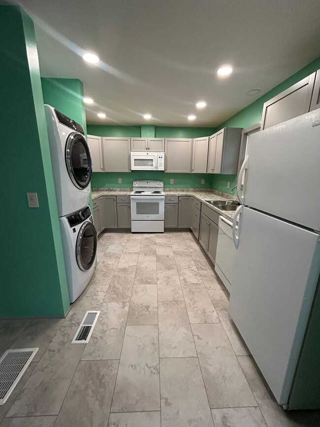 Building Photo - Charming 3 Bedroom Brick Ranch in Park Forest