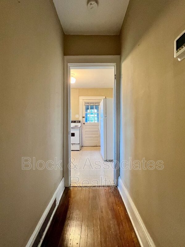 Building Photo - 120 S Poplar St