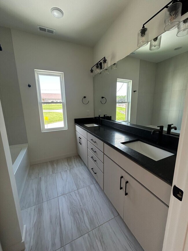 Building Photo - Amazing New Construction in North Nashville!