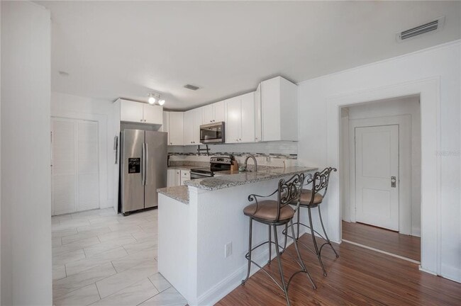 Building Photo - 207 W Hiawatha St