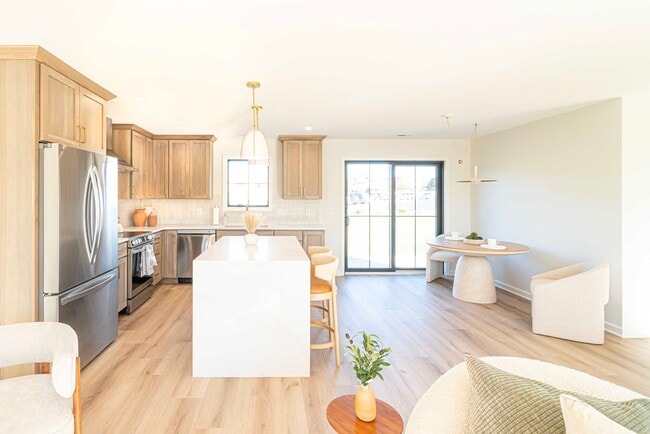 Building Photo - 14550 South Ave