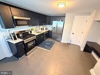 Building Photo - 348 Farnsworth Ave