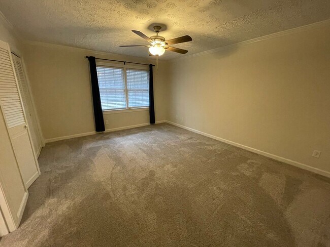 Building Photo - Executive Rental in Horseleg Creek- $3,295