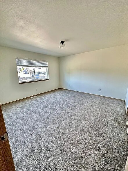 Building Photo - 4412 Alpine Way