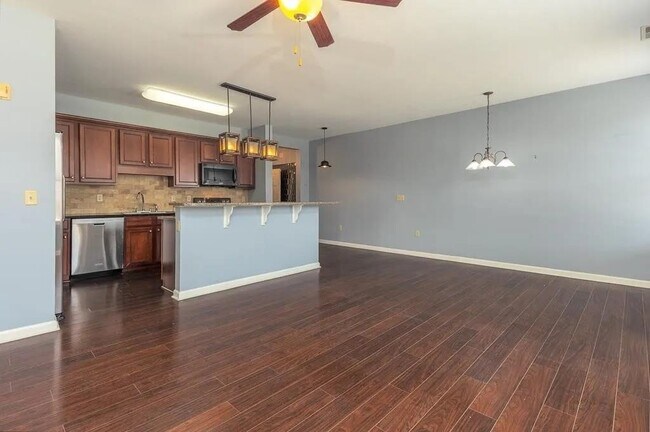 Building Photo - 721 Litty Ct