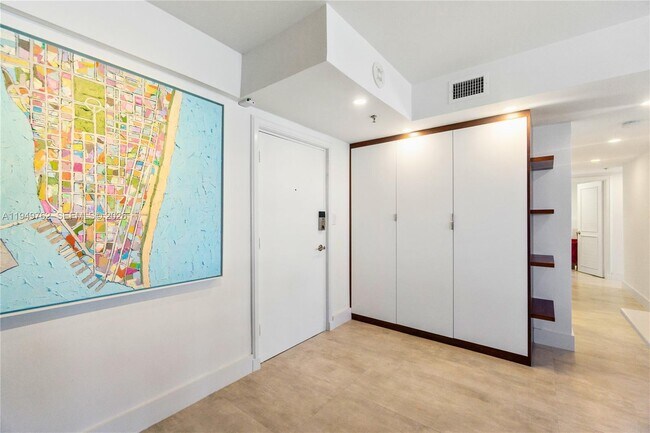 Building Photo - 100 Lincoln Rd