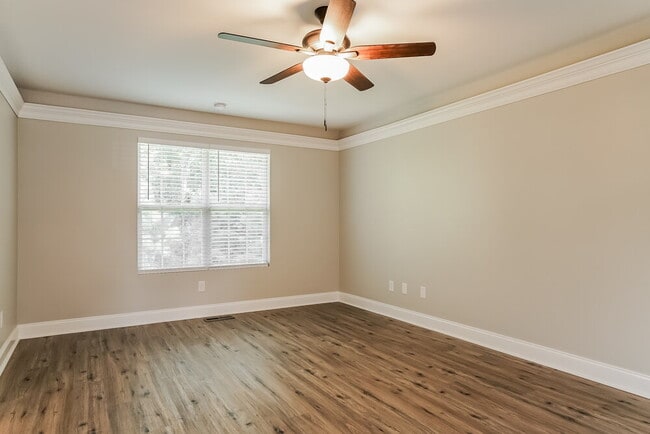 Building Photo - 143 Locket Dr