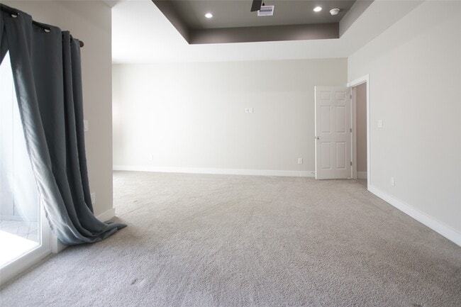Building Photo - 5113 Hershe St
