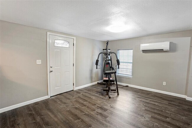 Building Photo - 4560 Dunnam Rd