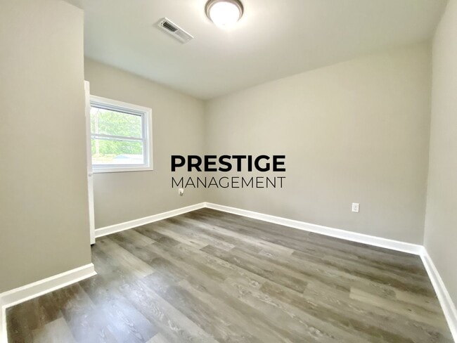 Building Photo - Updated 2 Bedroom Home in Gary