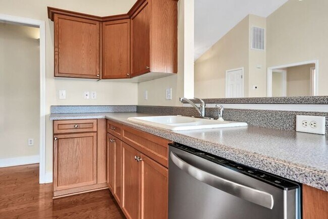 Building Photo - Leland Wedgewood at Lanvale community, Great open floor plan, on level, hardwoods, fire place, ma...