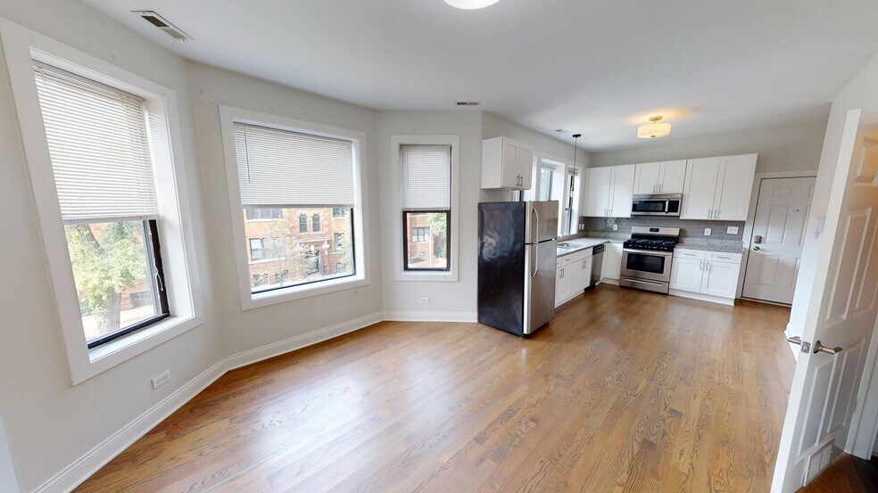 Building Photo - 1355 W Bryn Mawr Ave