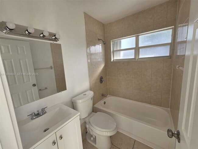 Building Photo - 3940 NW 76th Terrace