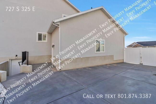 Building Photo - Enormous 5 bed - 3.5 bath Pet-Friendly Wil...