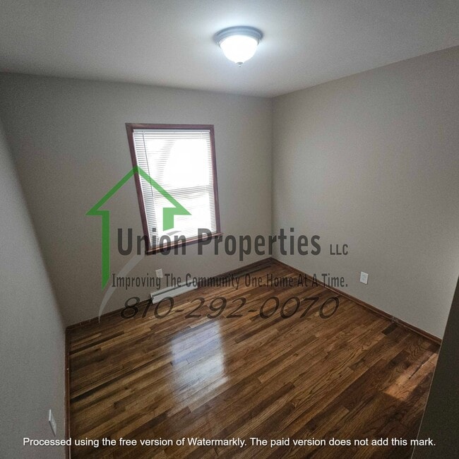 Building Photo - 3033 Pine Grove Ave