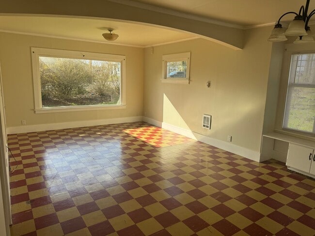 Building Photo - Farmhouse Style home