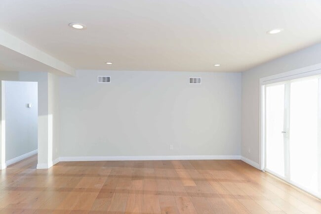 Building Photo - !! DESIRABLE 3 BEDROOM 3 BATHROOM LOCATED IN BEAUTIFUL RANCHO PALOS VERDES !!