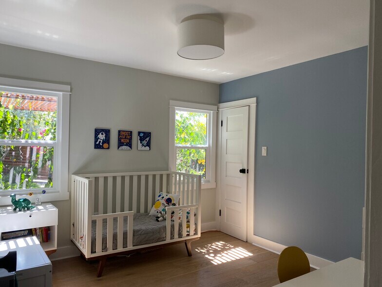Bedroom - 513 S Illinois St