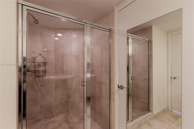 Building Photo - 1830 S Ocean Dr