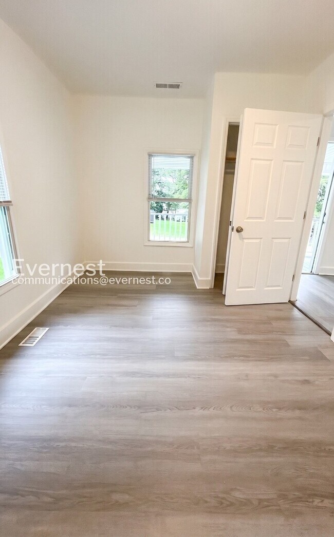 Building Photo - 3 Bed, 1 Bath Home in Winston-Salem / Vouchers Accepted / Available Now!