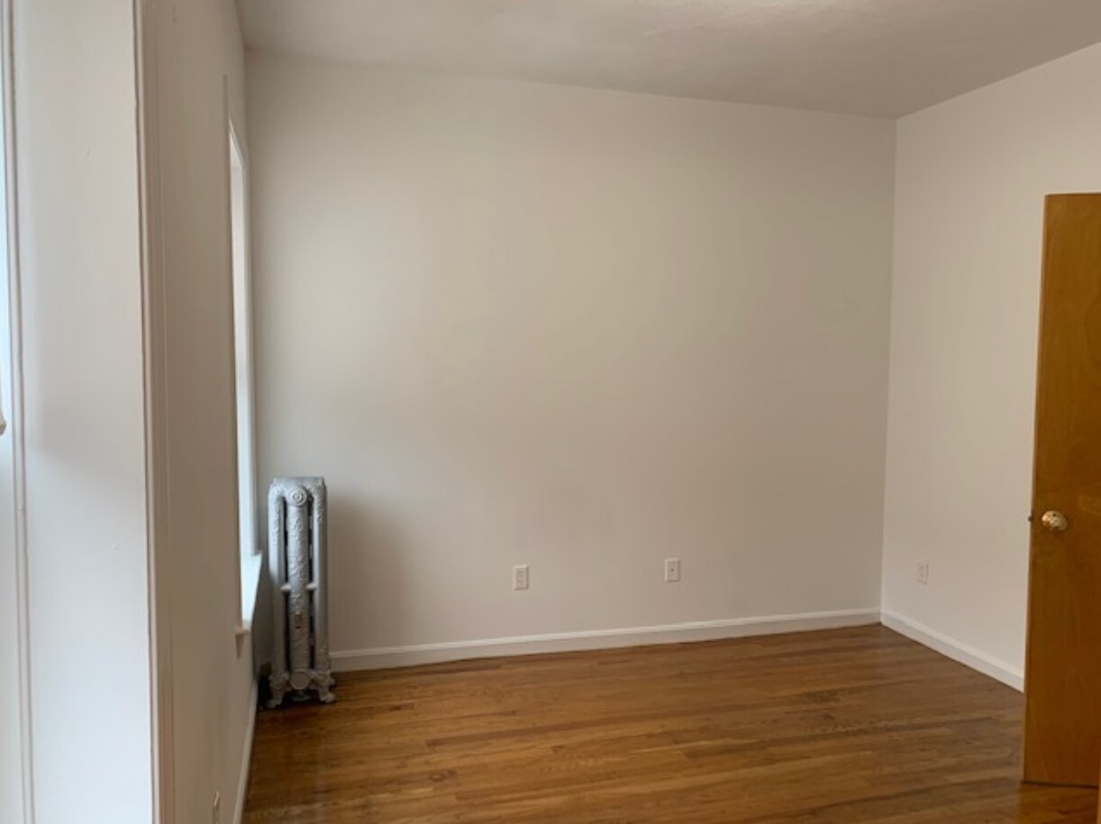 Building Photo - 148 Oxford St