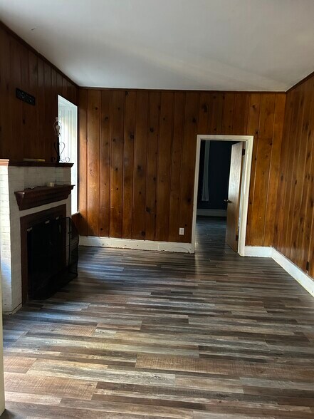 Building Photo - 816 E High St