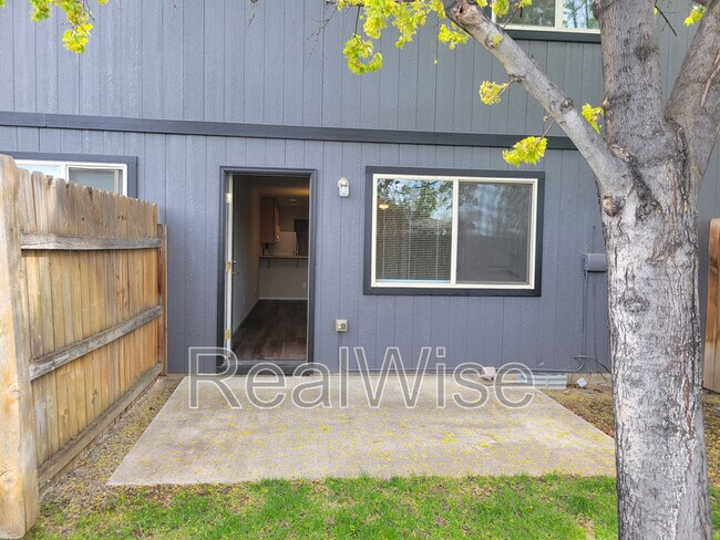 Building Photo - 2478 SW Timber View Ct